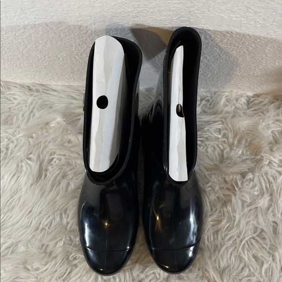 UGG Sienna Rain Boot Black High-Gloss Finish Real Fur From Sheep Size 11 NEW - Picture 4 of 16